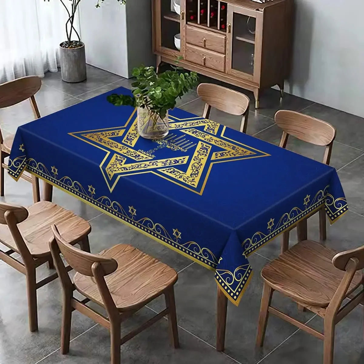 מפת שולחן חגיגית לחנוכה בעיצוב מגן דוד וחנוכייה