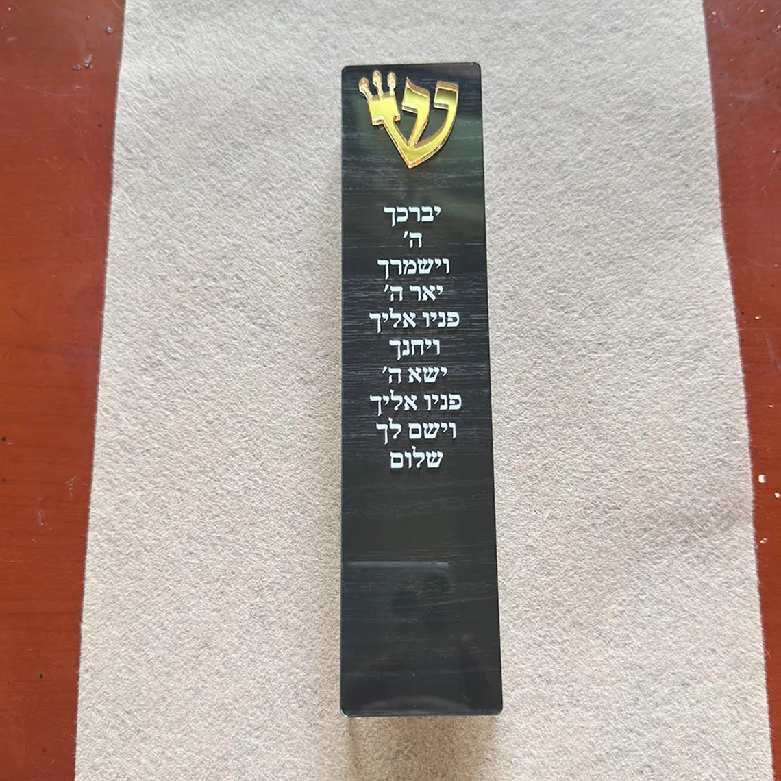 מארז מזוזה מודרני עם לוגו שין אקריליק חיתוך תלת מימד מזוזה מתנה יהודית מתנה לתינוק חדש מתנה לבית חדש ברכה לבית יהודי