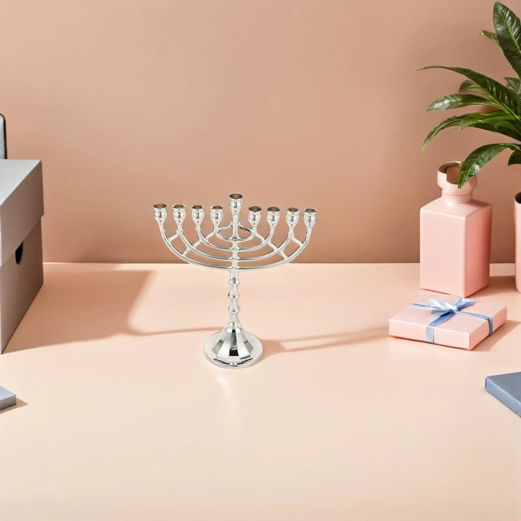 חנוכיית יודאיקה דקורטיבית לשולחן – 9 קנים