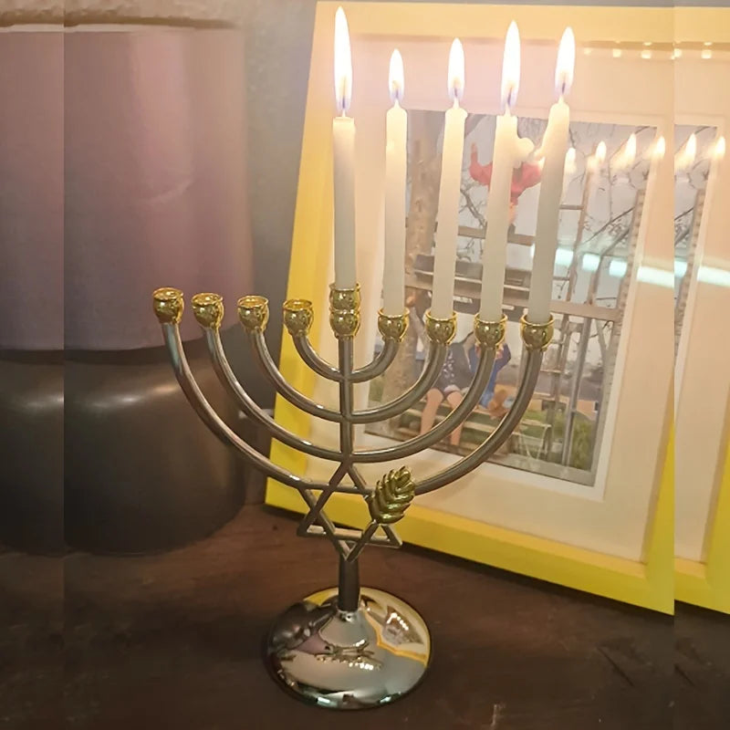 חנוכייה מודרנית ממתכת