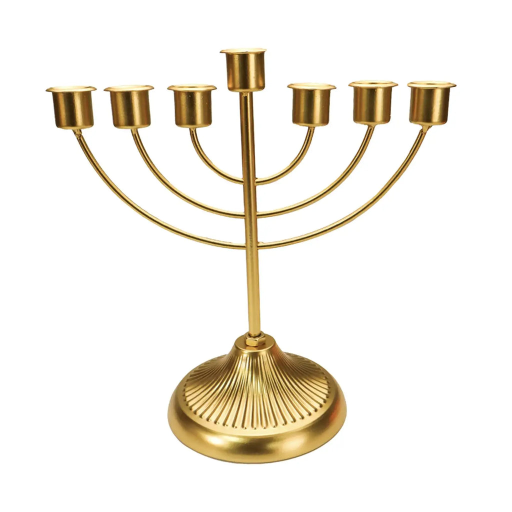 חנוכיית זהב דקורטיבית עם בסיס רחב – 9 קנים