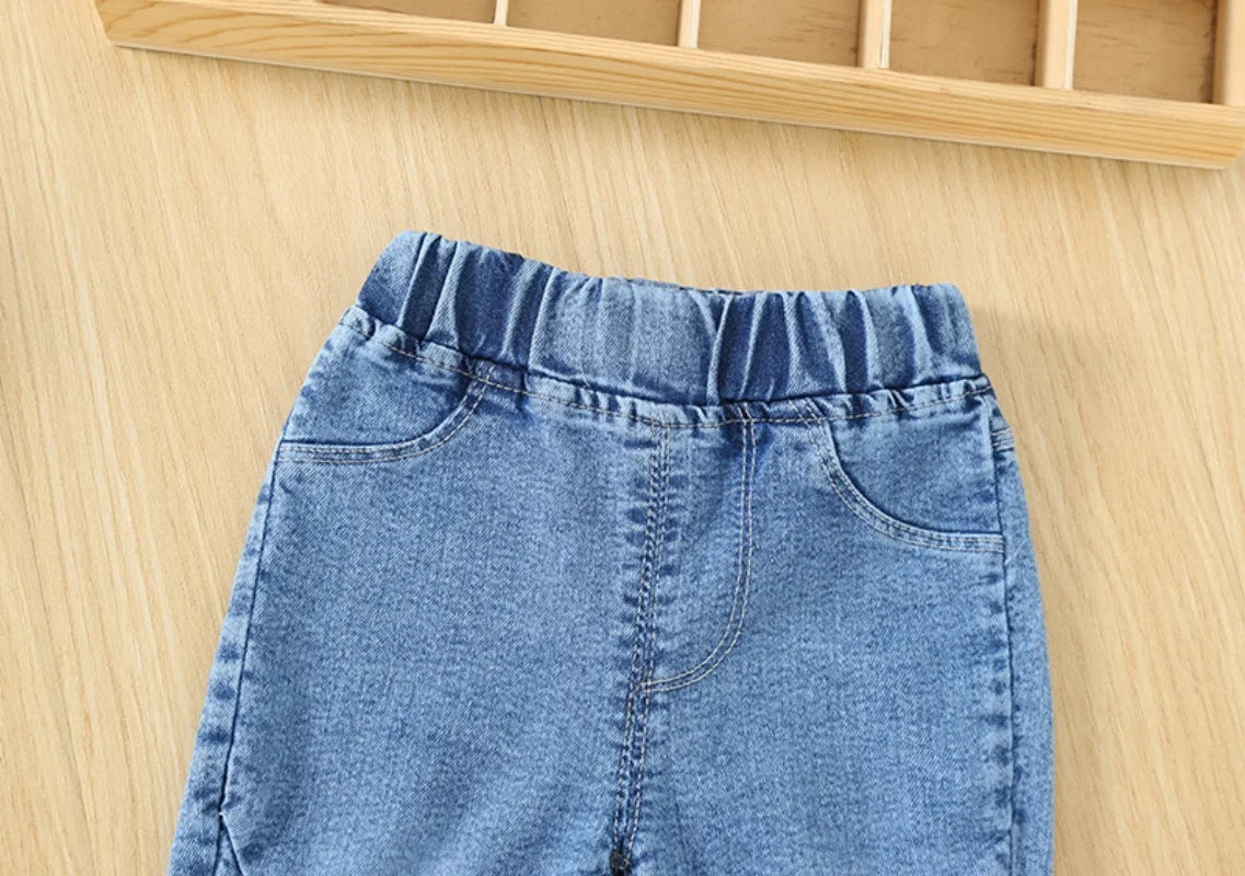 ג׳ינס מתרחב עם פפיון לבנות