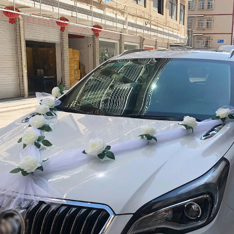 ורד משי לבן עם סרט לקישוט רכב חתונה