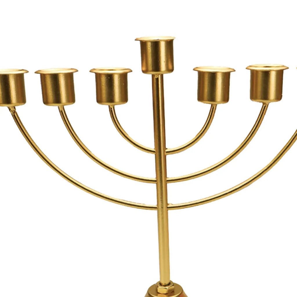 חנוכיית זהב דקורטיבית עם בסיס רחב – 9 קנים