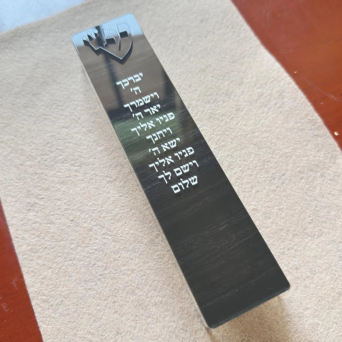 מארז מזוזה מודרני עם לוגו שין אקריליק חיתוך תלת מימד מזוזה מתנה יהודית מתנה לתינוק חדש מתנה לבית חדש ברכה לבית יהודי