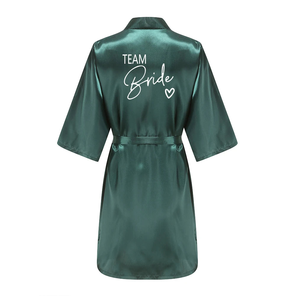 חלוק סאטן "Team Bride" לכלה ולמלוות