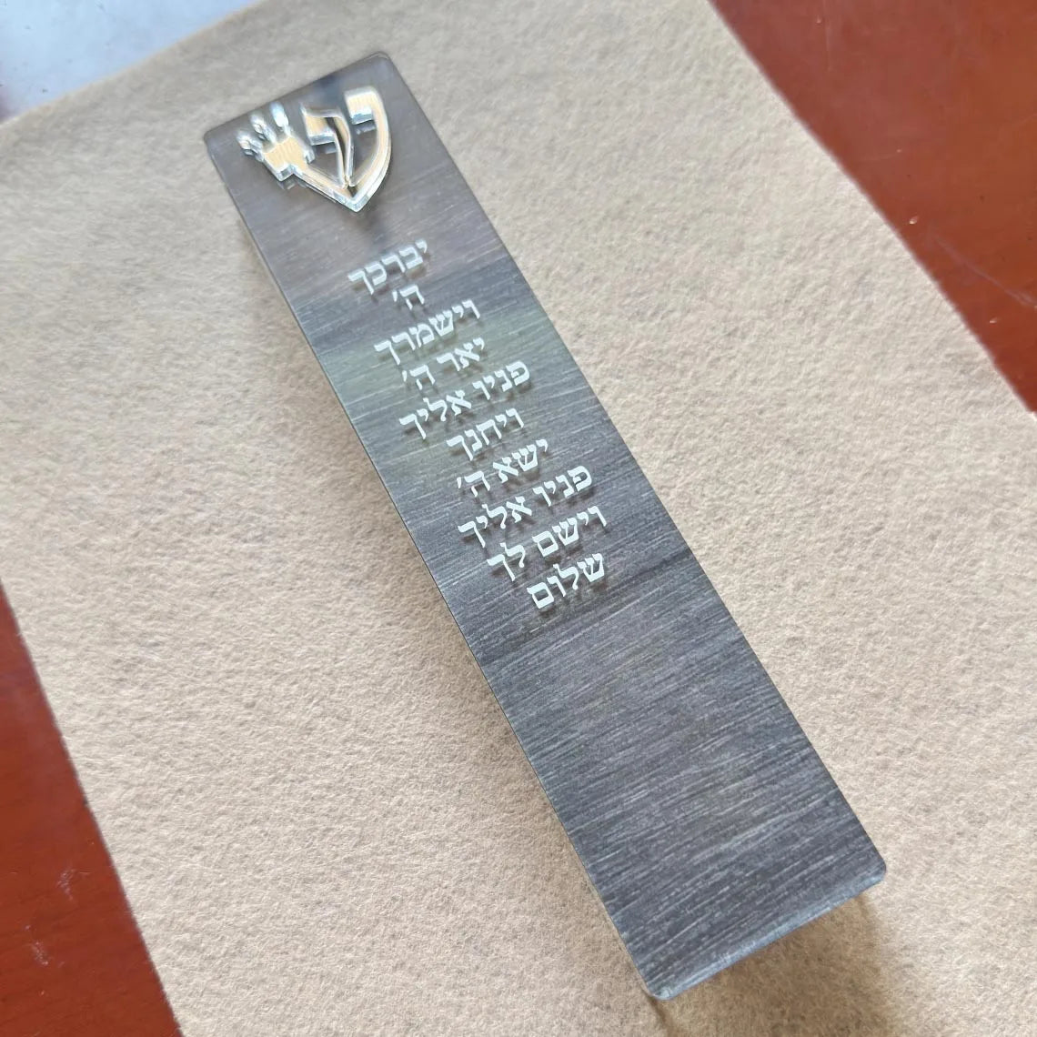 מארז מזוזה מודרני עם לוגו שין אקריליק חיתוך תלת מימד מזוזה מתנה יהודית מתנה לתינוק חדש מתנה לבית חדש ברכה לבית יהודי