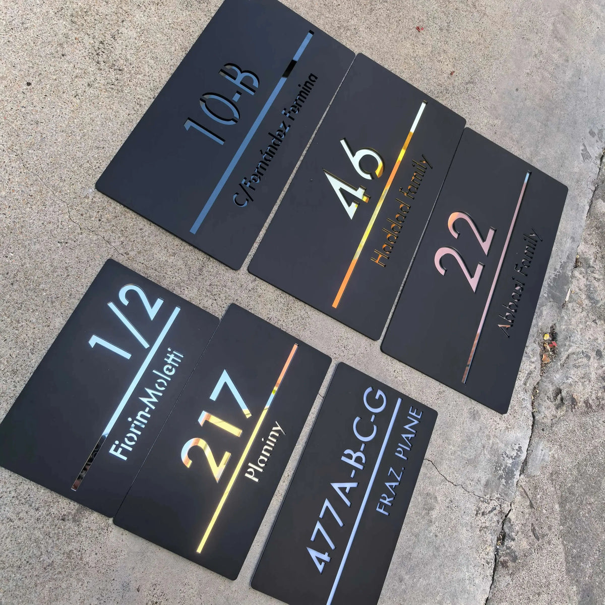 שלט דלת אקרילי בהתאמה אישית שלט דלת נורדי צף בתלת מימד חיתוך לייזר מותאם אישית שלט שם כתובת רחוב חיצוני לבית מודרני