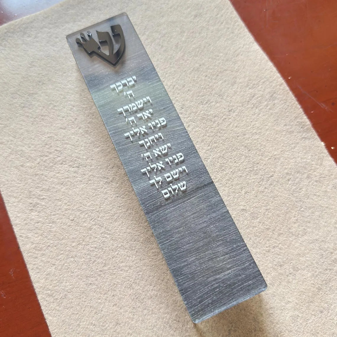 מארז מזוזה מודרני עם לוגו שין אקריליק חיתוך תלת מימד מזוזה מתנה יהודית מתנה לתינוק חדש מתנה לבית חדש ברכה לבית יהודי