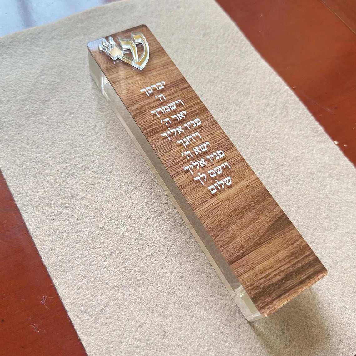 מארז מזוזה מודרני עם לוגו שין אקריליק חיתוך תלת מימד מזוזה מתנה יהודית מתנה לתינוק חדש מתנה לבית חדש ברכה לבית יהודי