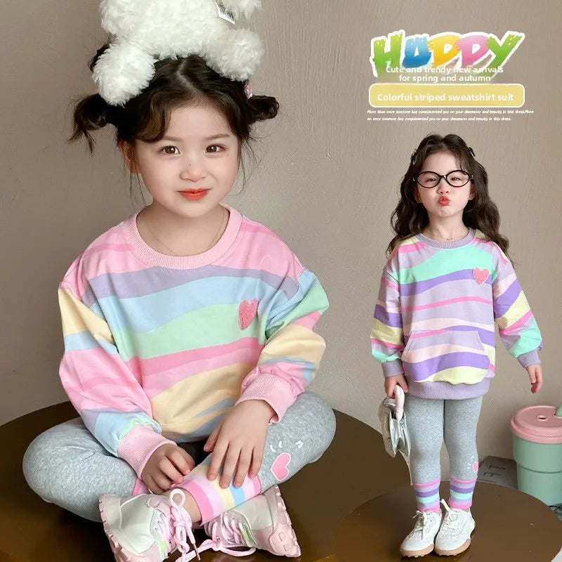 סט ספורט פסי קשת לילדות – קפוצ'ון, חולצה ומכנסיים