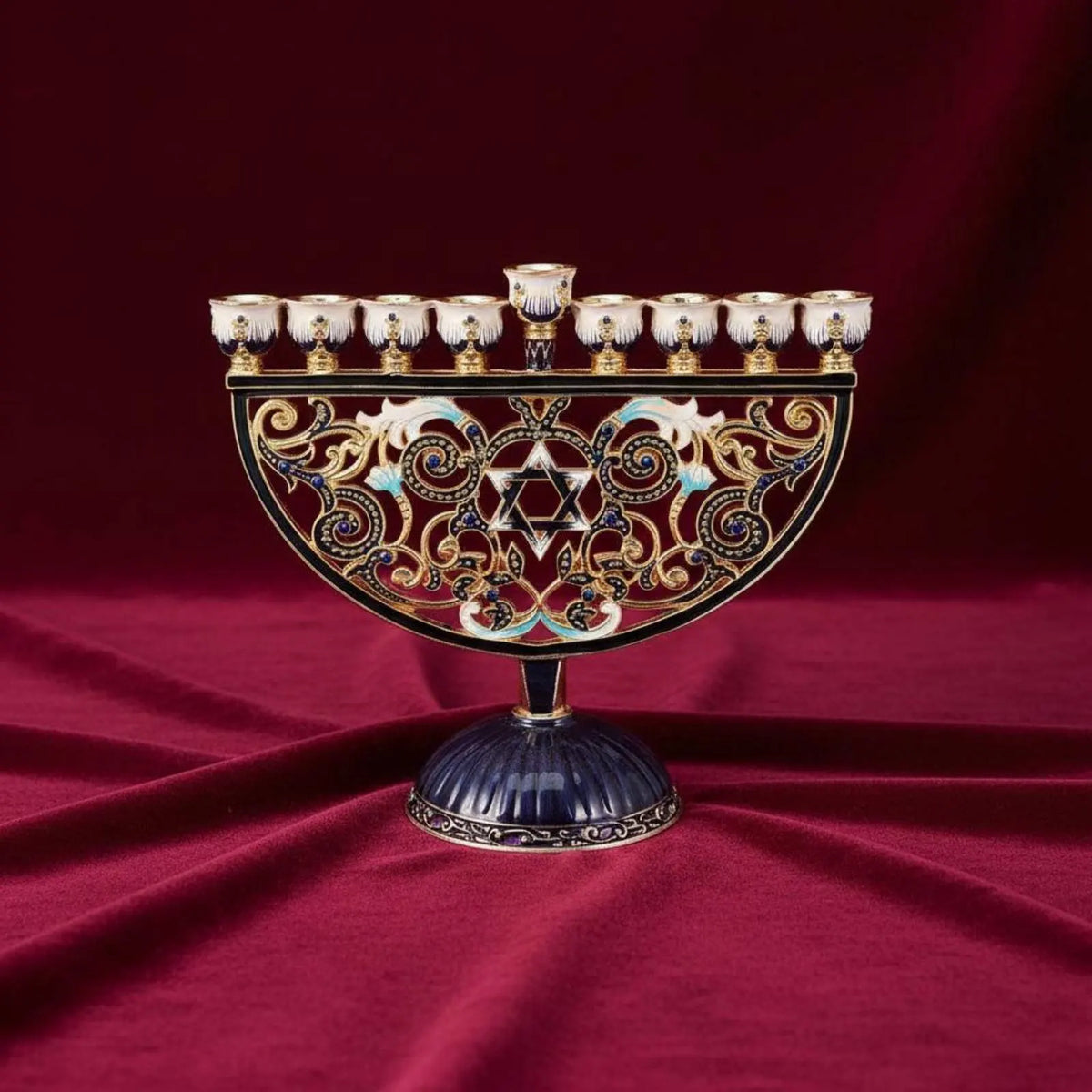 חנוכיית וינטג׳ עם בסיס יציב – 9 קנים