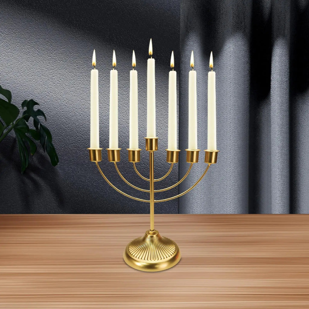 חנוכיית זהב דקורטיבית עם בסיס רחב – 9 קנים