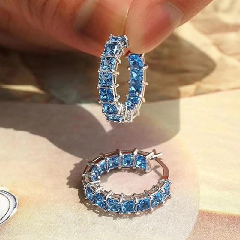 עגילי חישוק מרובעים משובצים בזירקונים