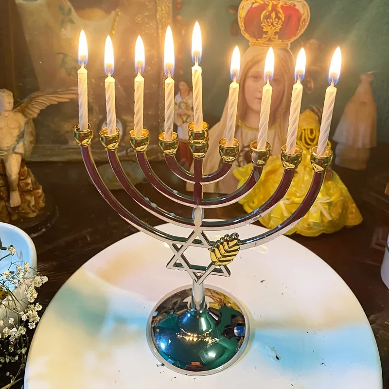 חנוכייה מודרנית ממתכת